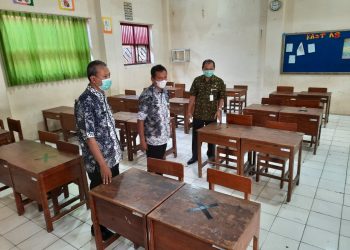 Cek Ruang Kelas, SMP 1 Jekulo Lakukan Simulasi Pembelajaran Tatap Muka