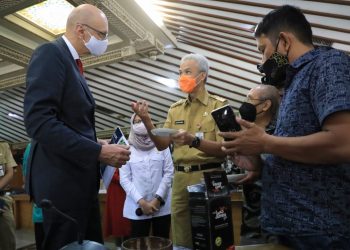 Ganjar Pamerkan Produk UMKM Ke Dubes Ceko