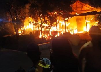 Main Petasan, Kapuk Lima Ton Terbakar