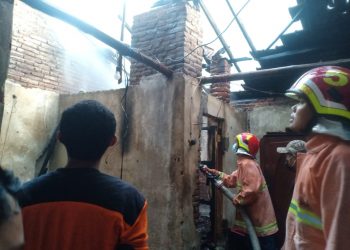 Tidur Usai Sahur, Penghuni Kaget Rumahnya Terbakar