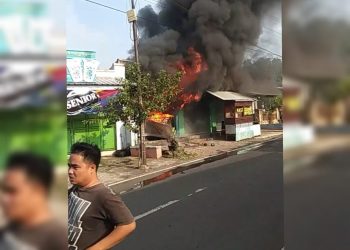 Tiga Kios Terbakar, Rp 100 Juta Melayang