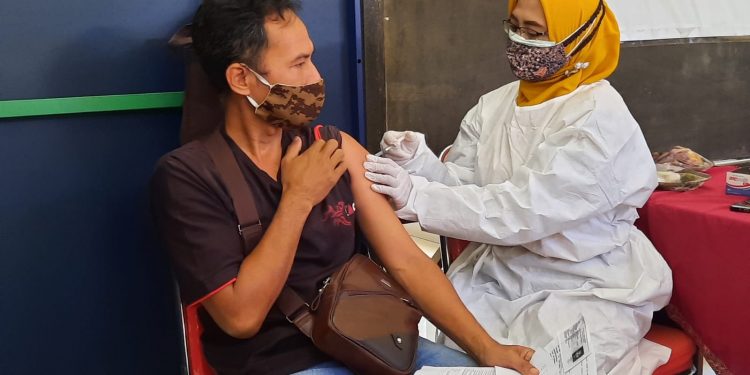 Dosis Kedua Akan Dimulai, Vaksin Tak Kunjung Sampai