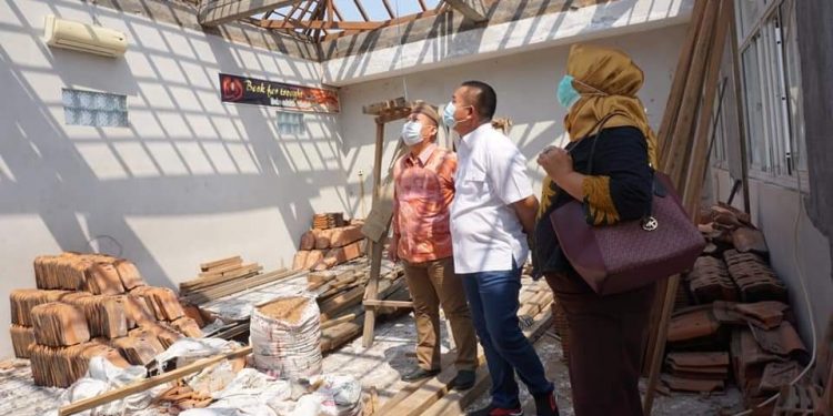 Sekolah Ambruk, Tunjukkan Kinerja Disdikpora Lemah