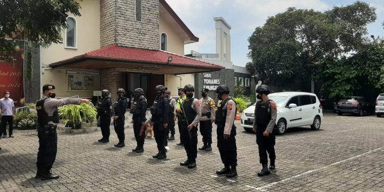 Persiapan perayaan Natal, Gereja Di Kudus Disterilisasi