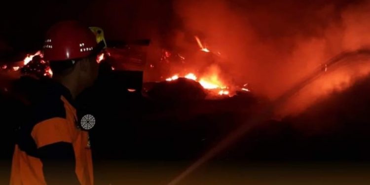 Tempat Produksi Gula di Dawe Habis Dilalap Api