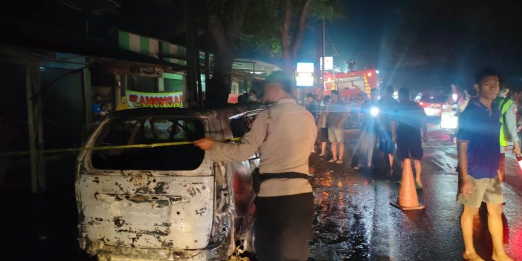 Mobil Xenia Hangus Terbakar, Belum Diketahui Pemiliknya