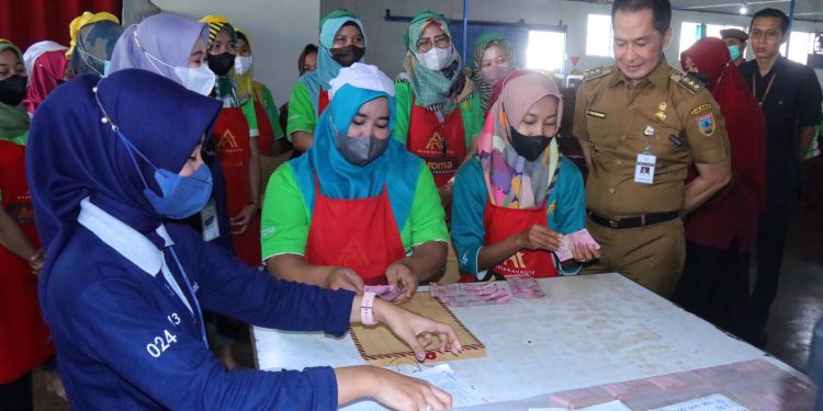 BLT dana cukai untuk buruh