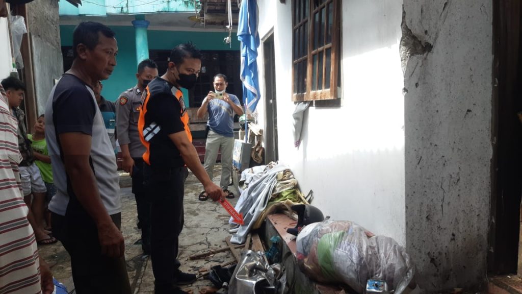 ledakan keras setrika uap